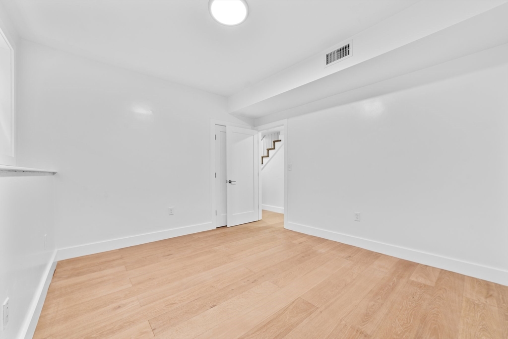 222 Columbia # 1 Property Photo 21