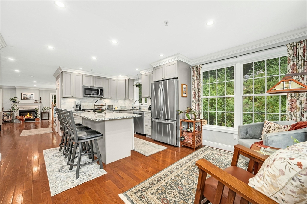 5 Peter St # D Property Photo 7