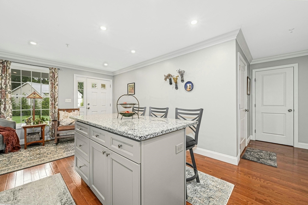 5 Peter St # D Property Photo 8