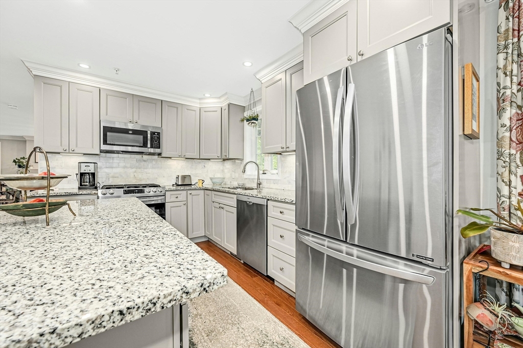 5 Peter St # D Property Photo 10
