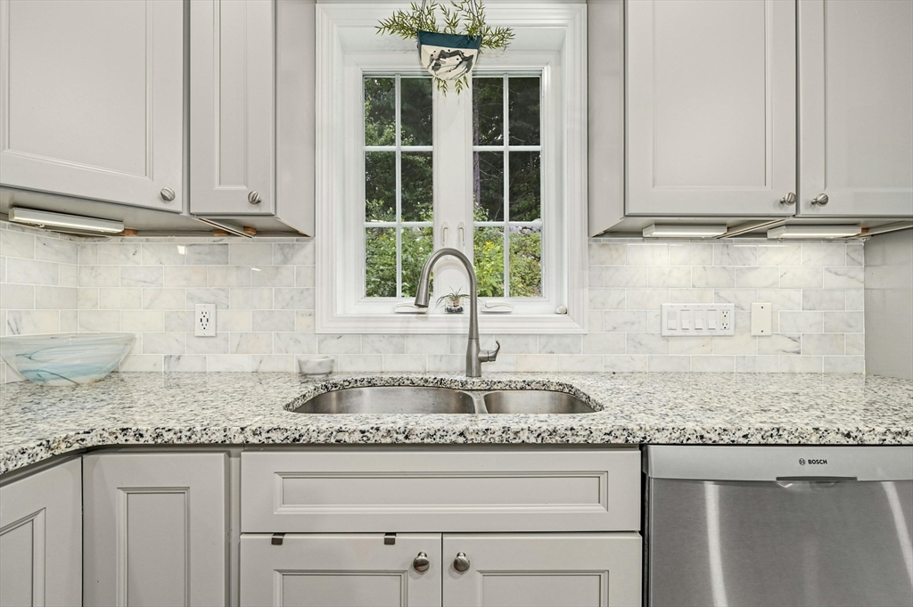 5 Peter St # D Property Photo 12