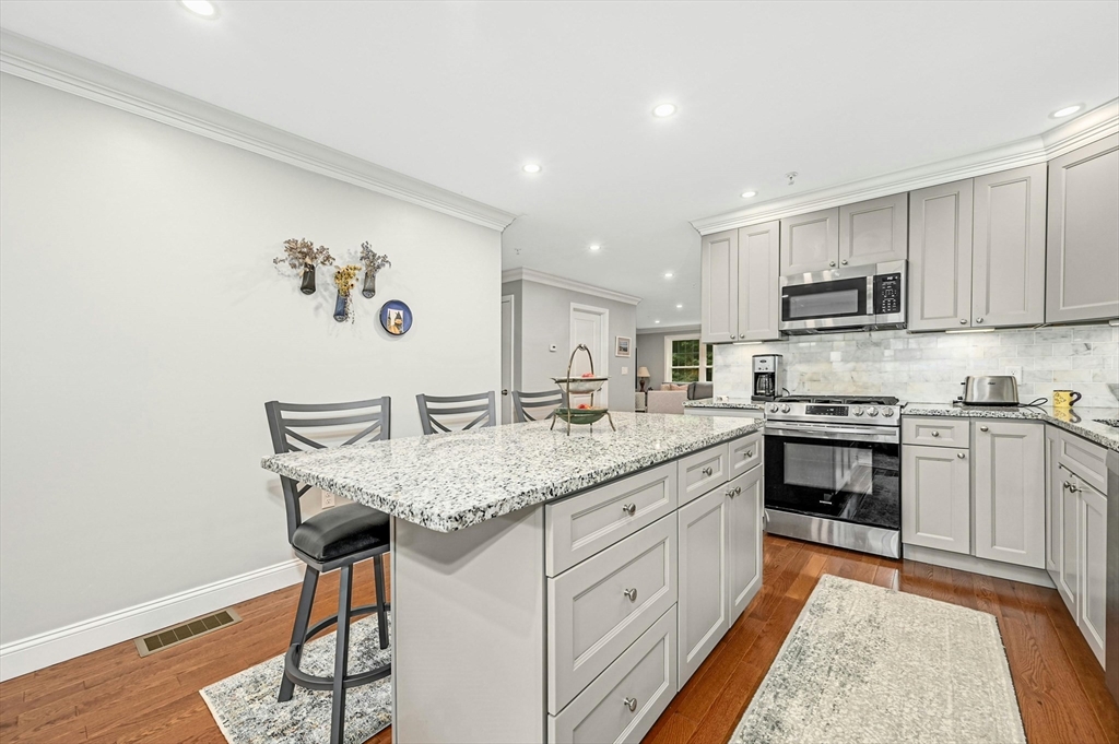 5 Peter St # D Property Photo 13