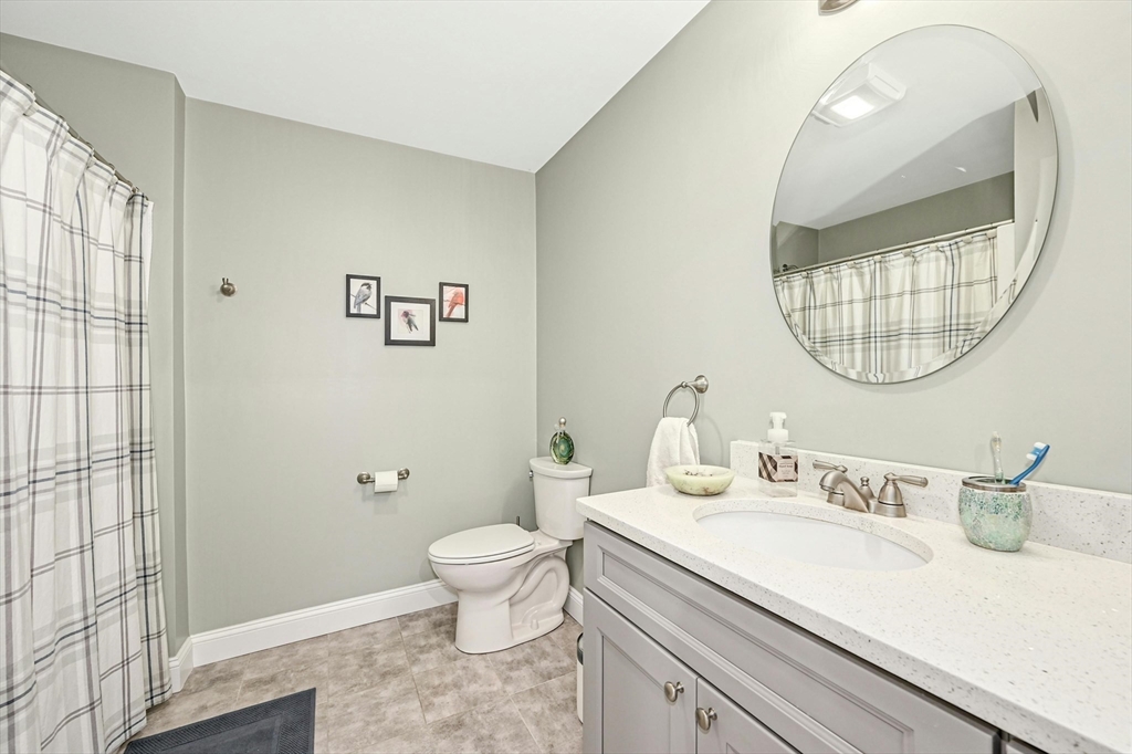 5 Peter St # D Property Photo 14