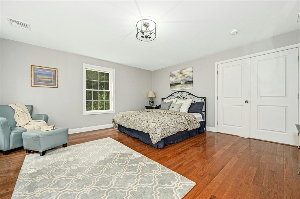 5 Peter St # D Property Photo 21