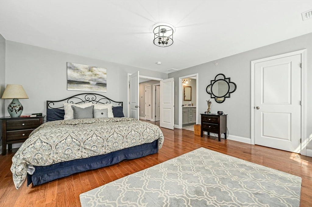 5 Peter St # D Property Photo 23