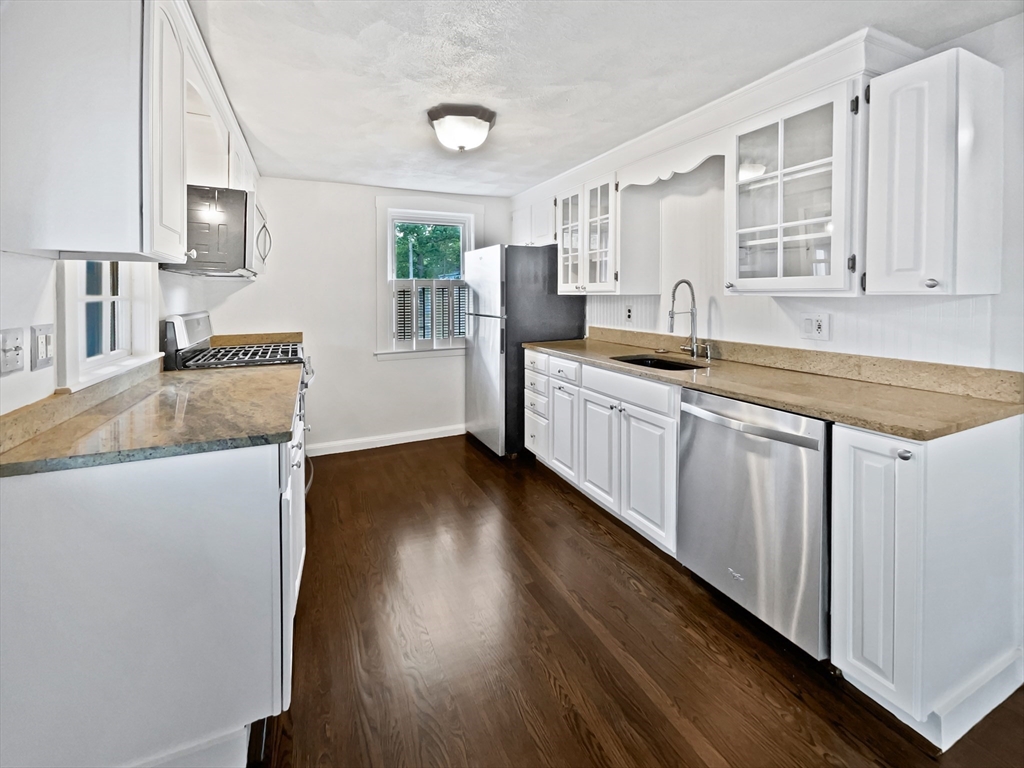 444 Lowell St Property Photo 6