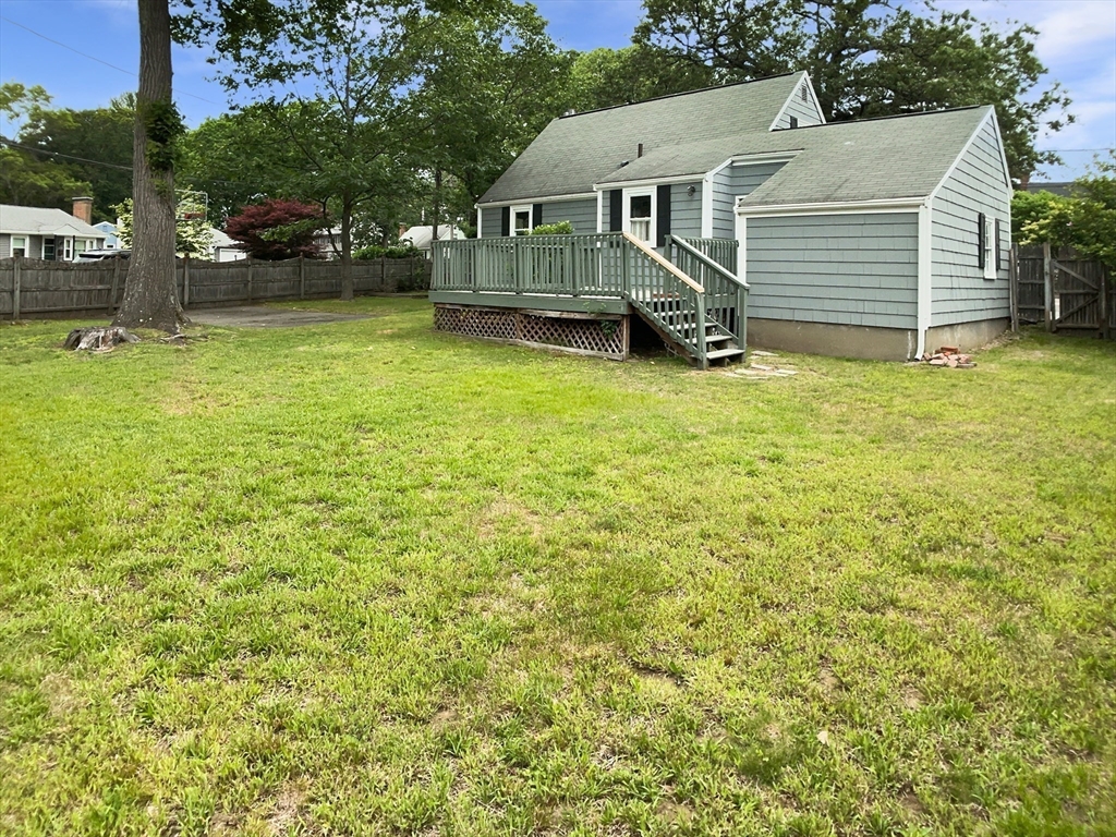 444 Lowell St Property Photo 8