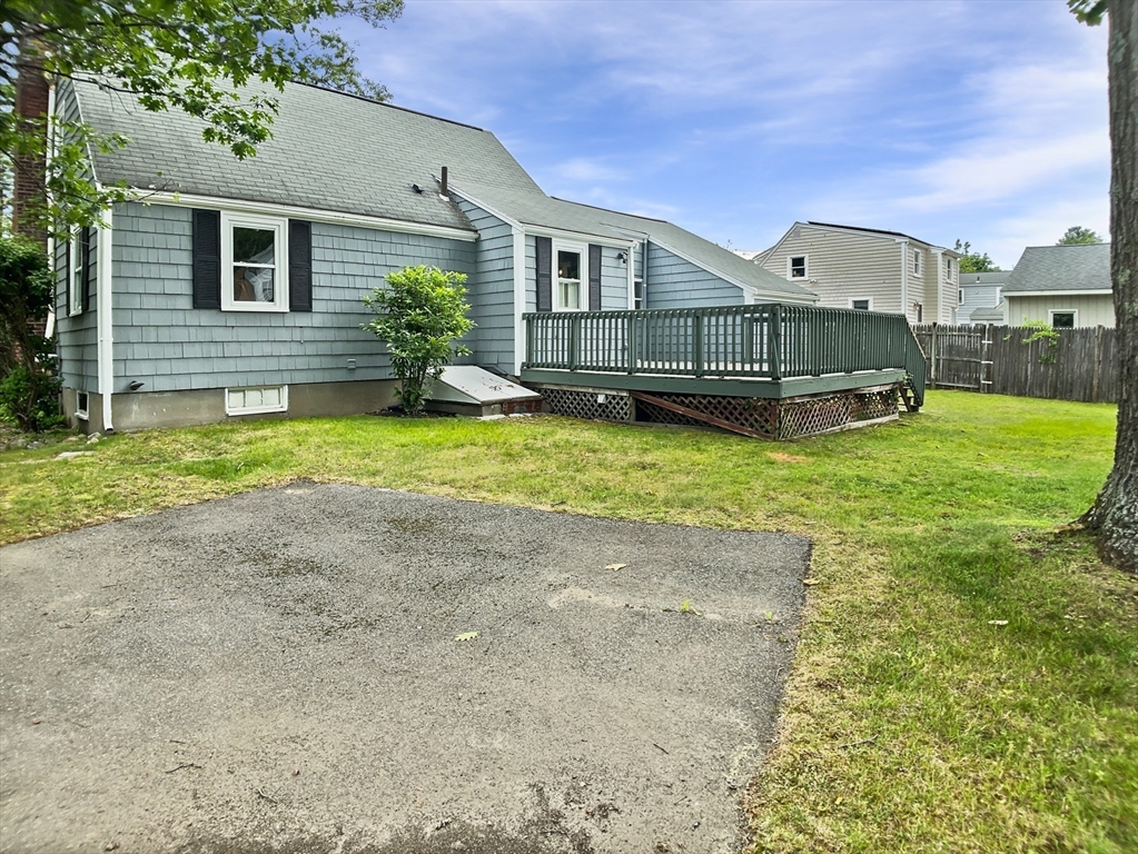 444 Lowell St Property Photo 9