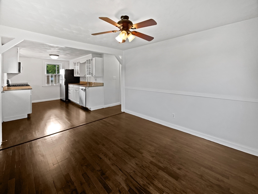 444 Lowell St Property Photo 10