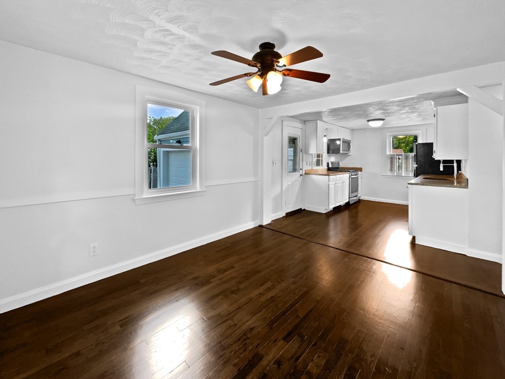 444 Lowell St Property Photo 12
