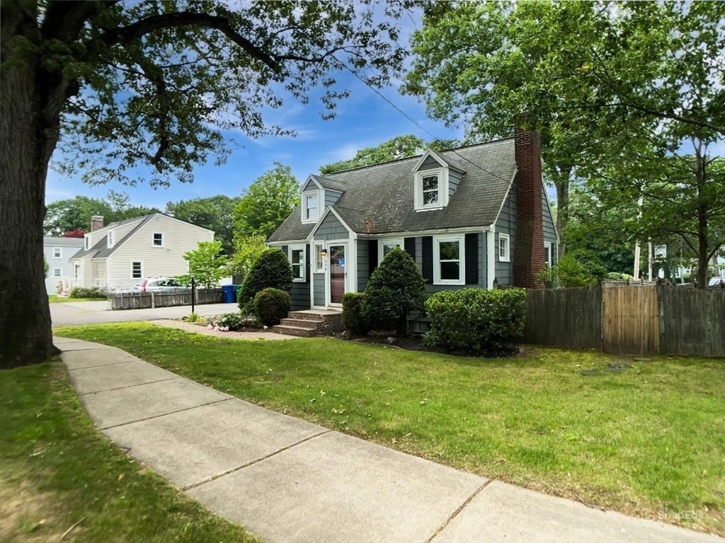 444 Lowell St Property Photo 32