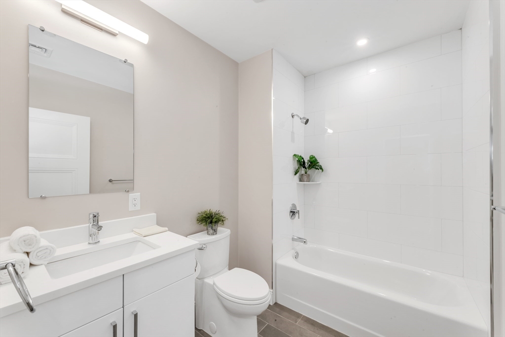 425 Lagrange St # 101 Property Photo 13