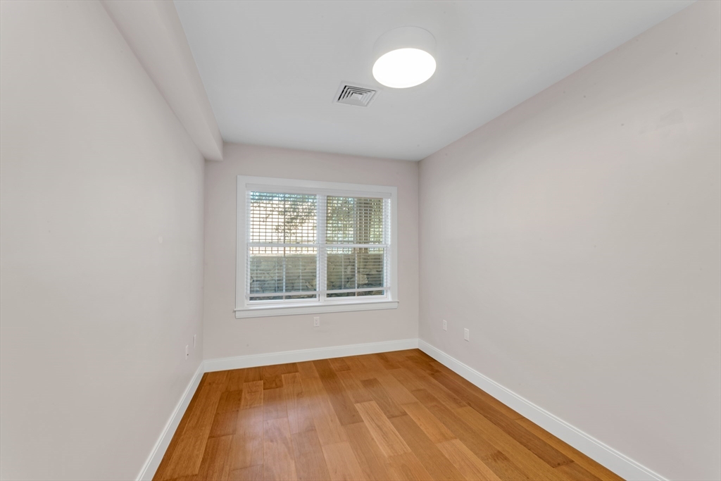 425 Lagrange St # 101 Property Photo 14