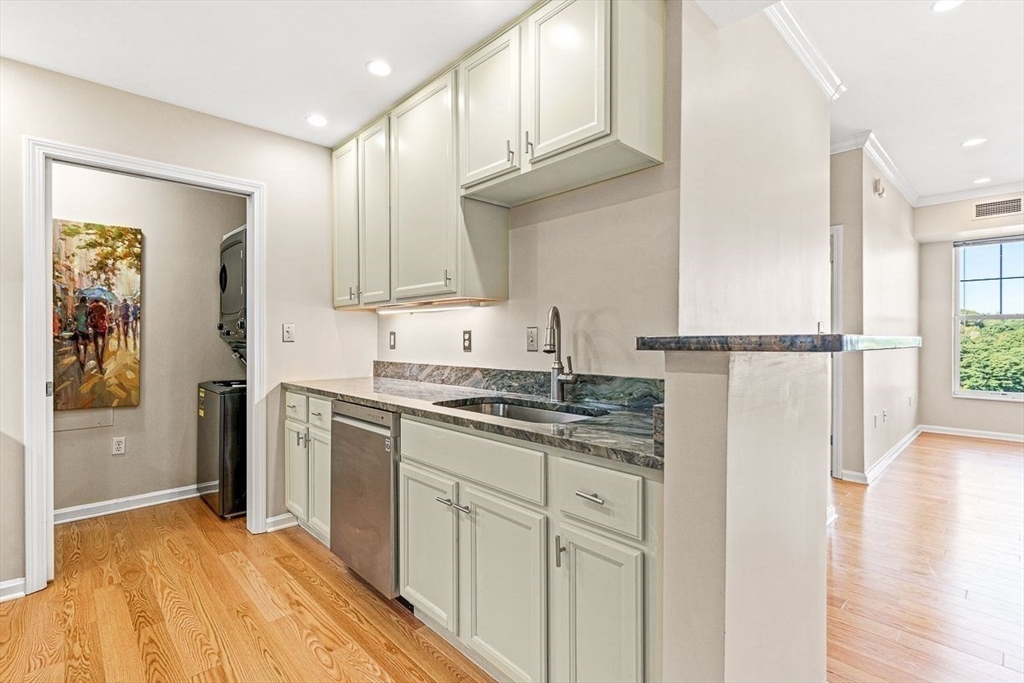 36 Village Rd. # 605 Property Photo 8