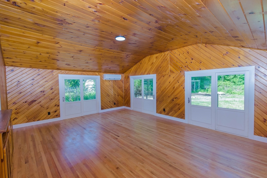 36 Robert St Property Photo 18