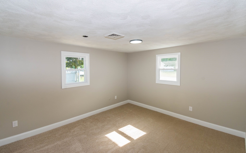 36 Robert St Property Photo 28