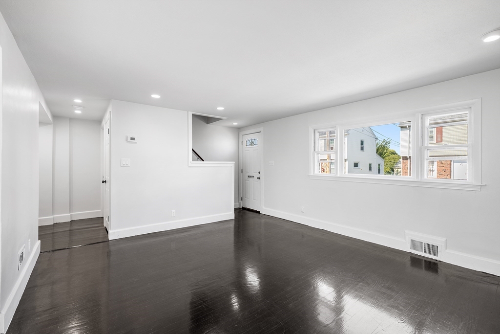 37 Halliday St Property Photo 3