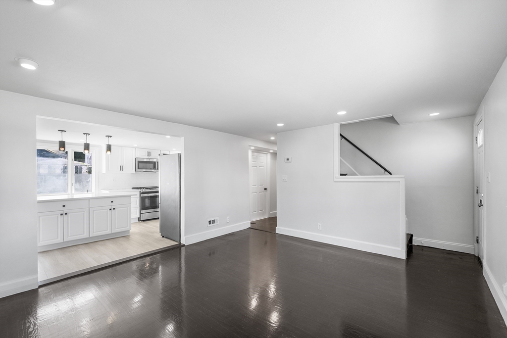 37 Halliday St Property Photo 4