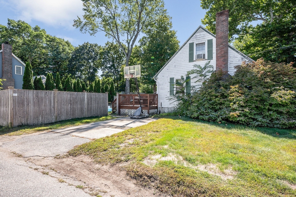 71 Middlesex Ave Property Photo 2