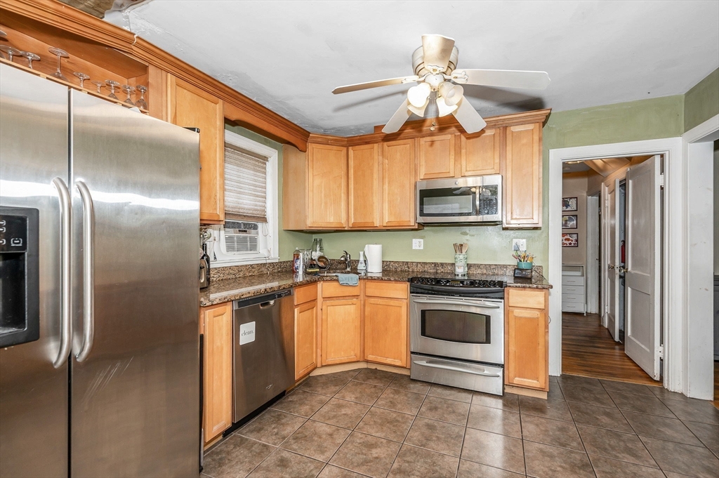 71 Middlesex Ave Property Photo 4
