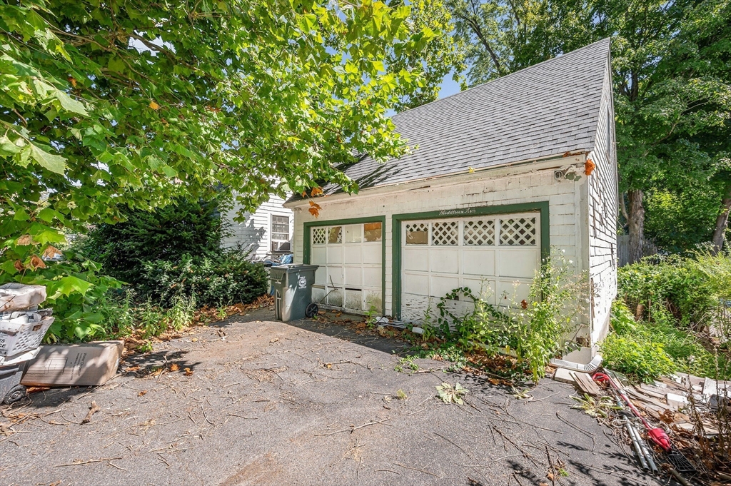 71 Middlesex Ave Property Photo 24