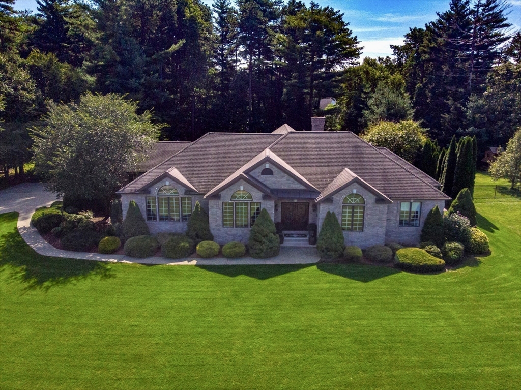 14 Lexington Circle Property Photo 3