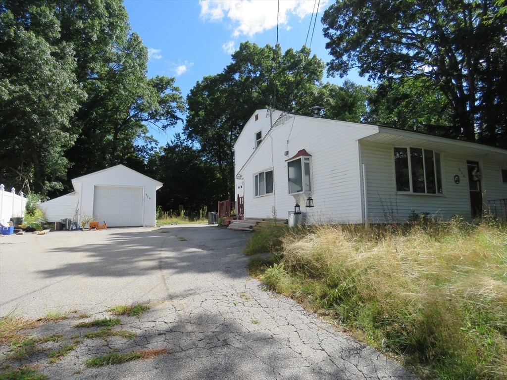 314 Main St Property Photo 3