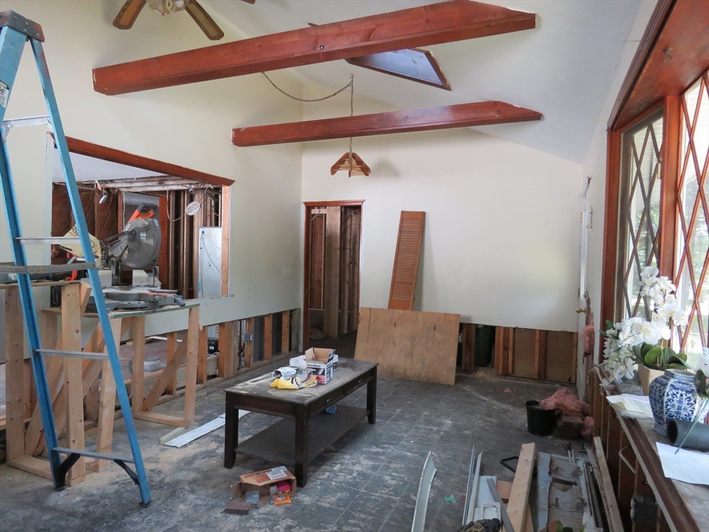 314 Main St Property Photo 8