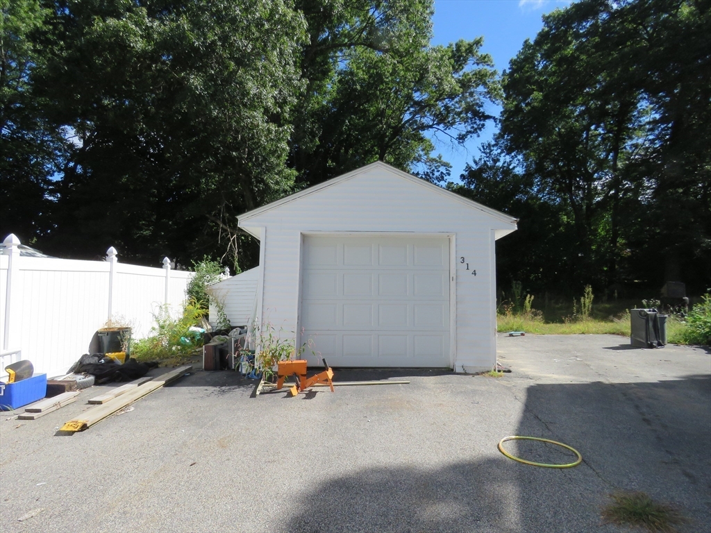 314 Main St Property Photo 27