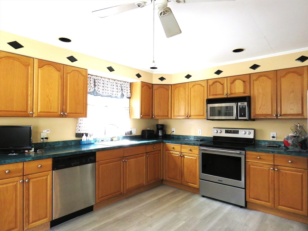 272 Washington Street Property Photo 7