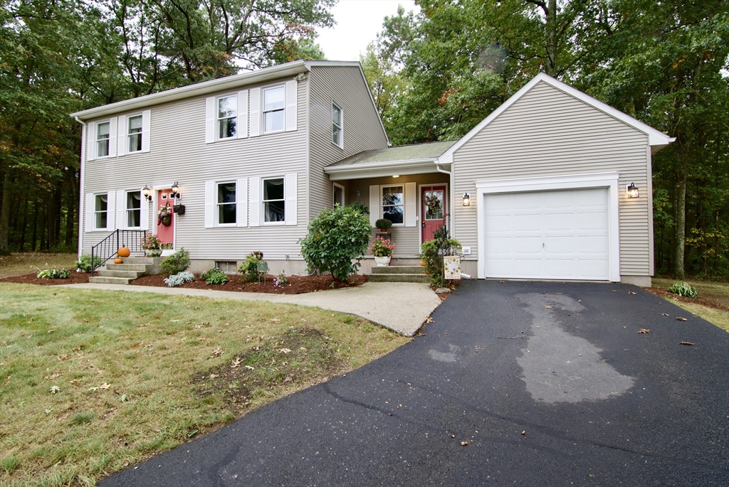 98 Fox Wood Dr Property Photo 2