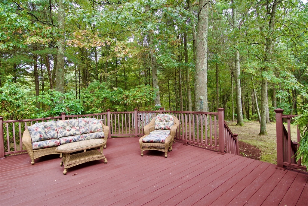 98 Fox Wood Dr Property Photo 6