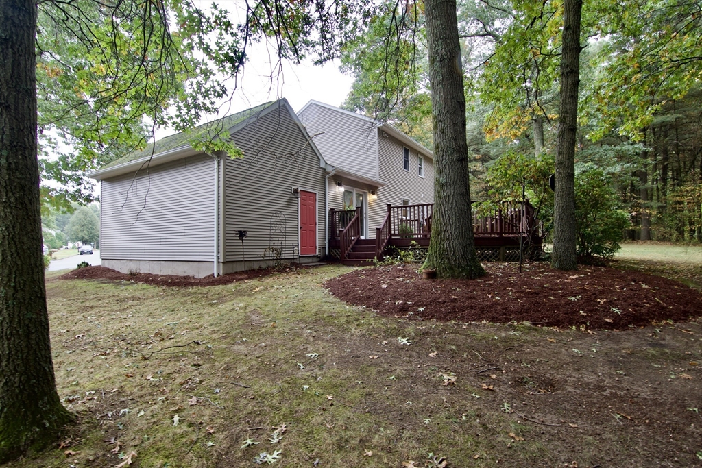 98 Fox Wood Dr Property Photo 7