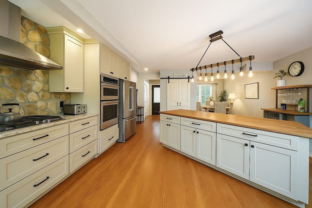 114 Country Club Way Property Photo 1