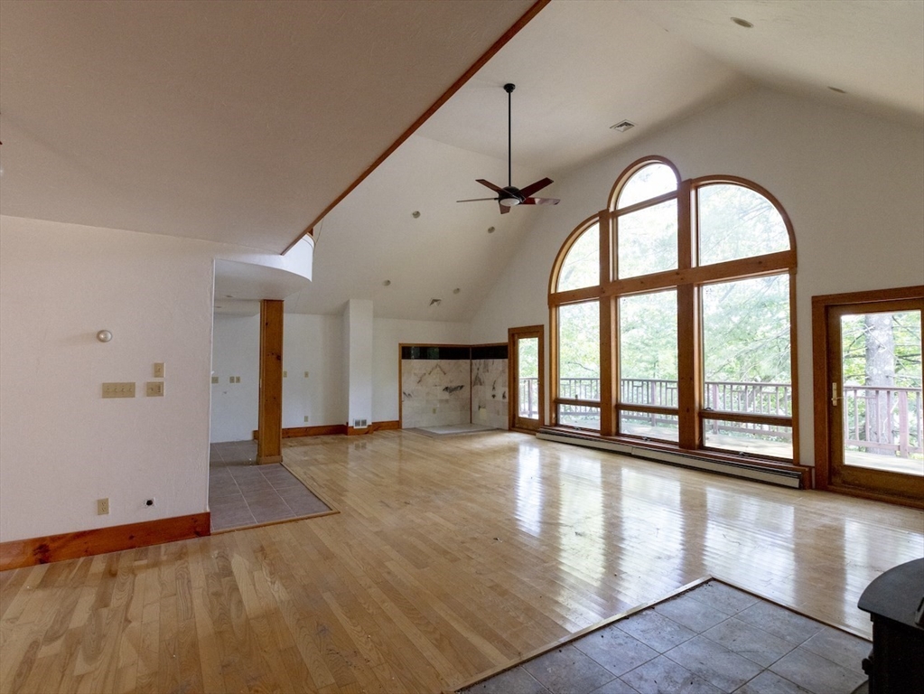 11 White Ave Property Photo 4