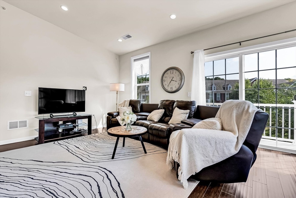 215 Deacon Shattuck Way # 215 Property Photo 3