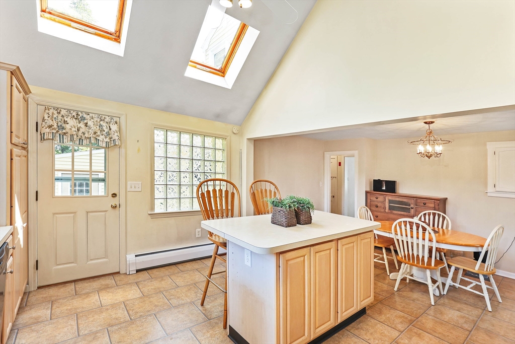 15 Oakwood Ave Property Photo 6