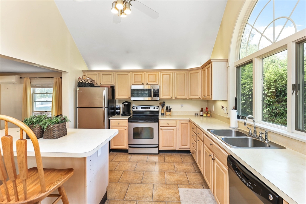 15 Oakwood Ave Property Photo 8