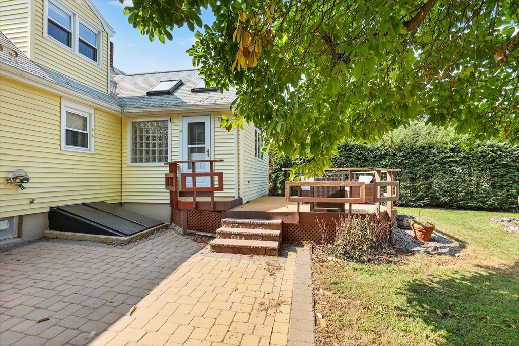 15 Oakwood Ave Property Photo 33