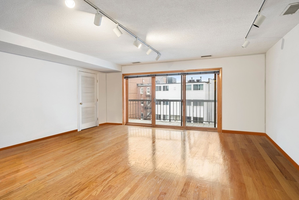 77 Salem St # 5b Property Photo 2