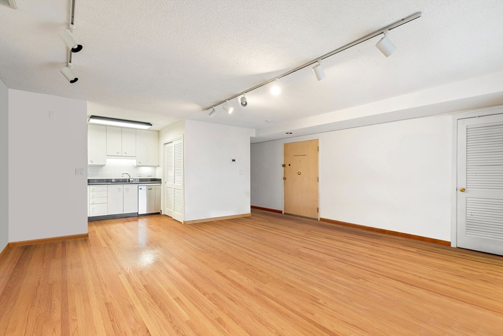 77 Salem St # 5b Property Photo 4