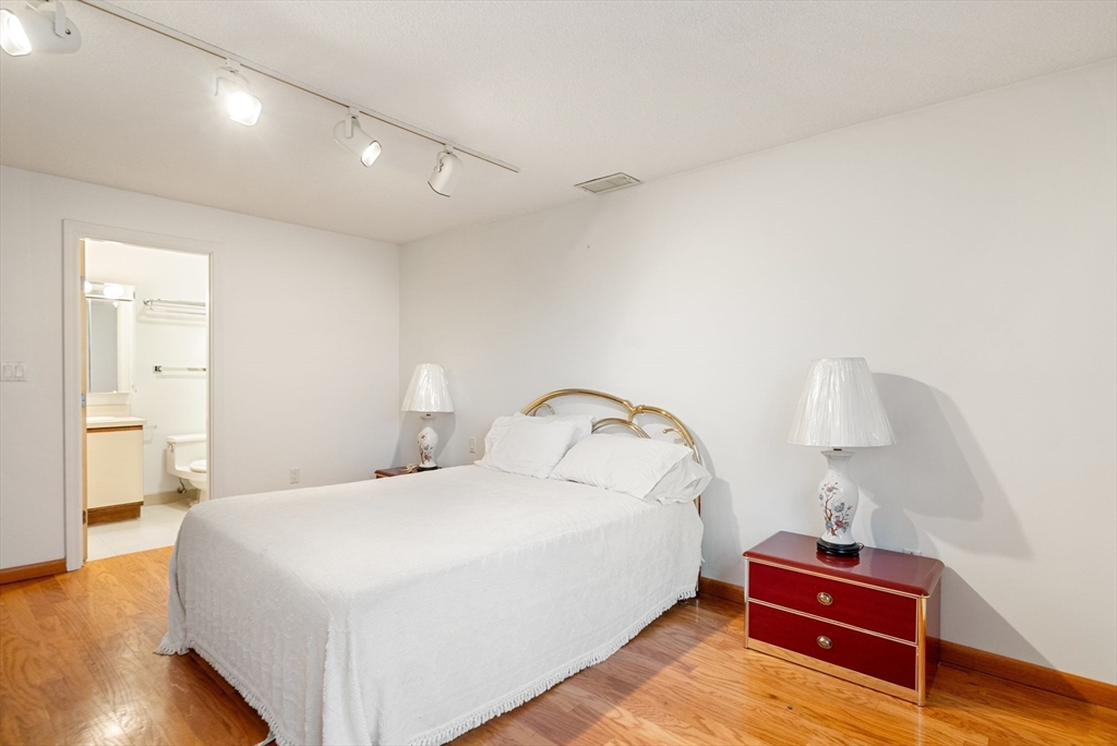 77 Salem St # 5b Property Photo 9