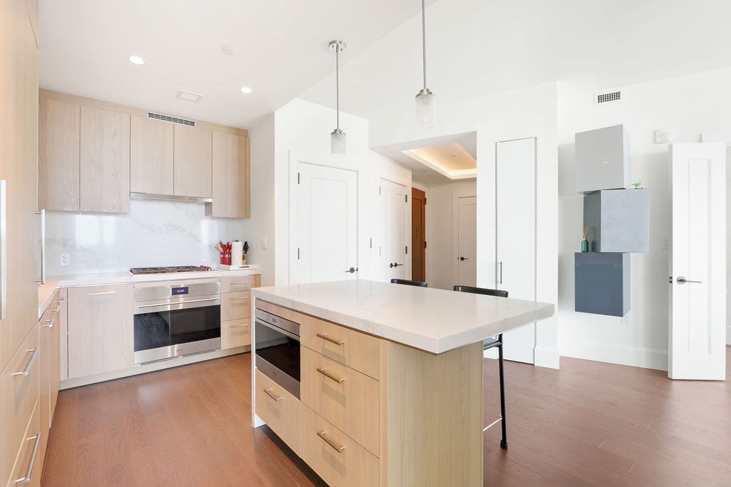 430 Stuart St # 25h Property Photo 8