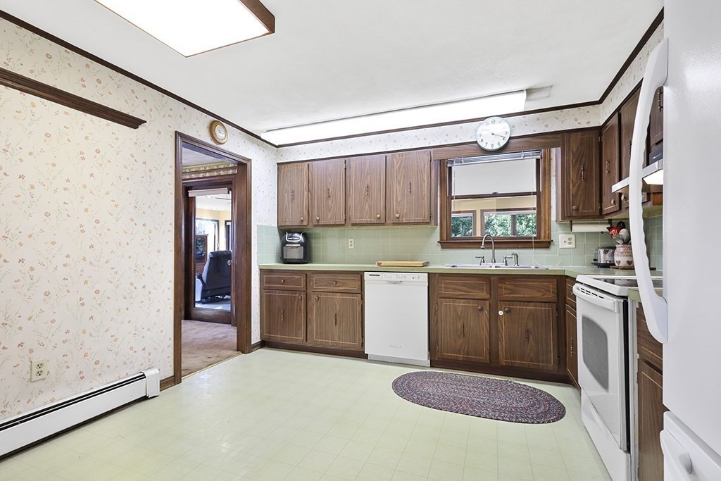 1 Winthrop St Property Photo 8