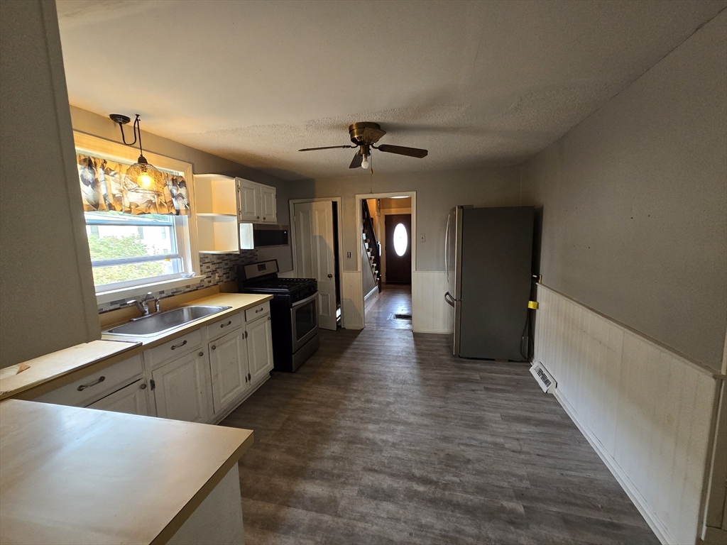 142 Granite St Property Photo 6