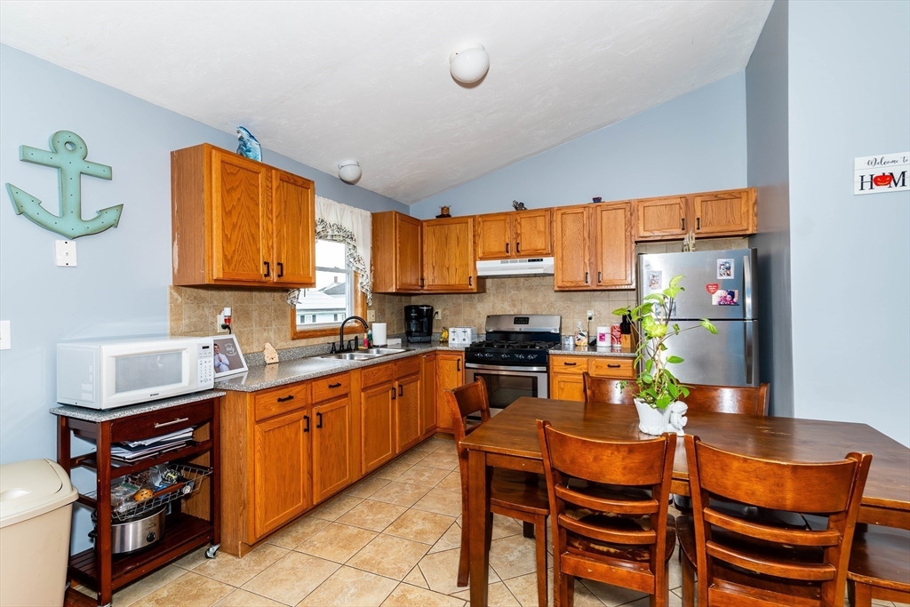 28 Price Pl Property Photo 4