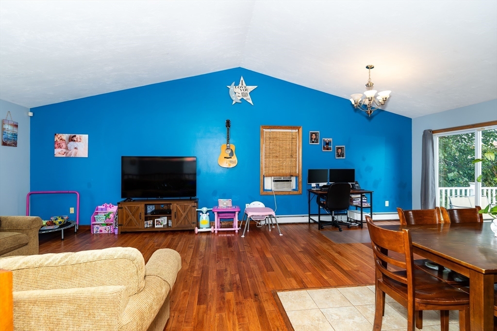 28 Price Pl Property Photo 5