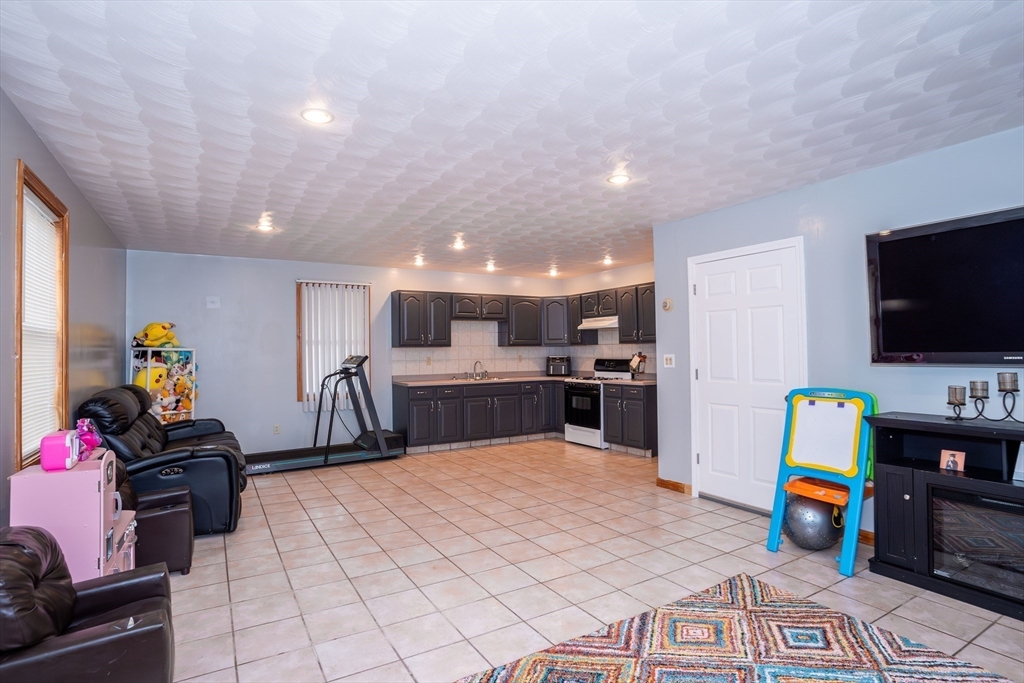 28 Price Pl Property Photo 14