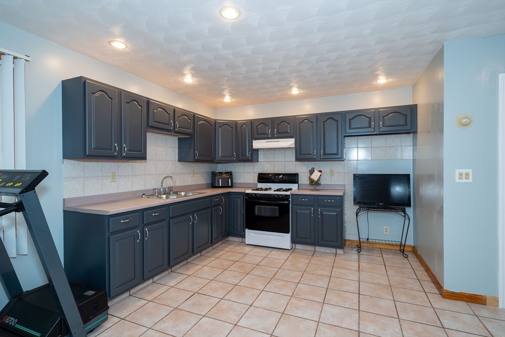 28 Price Pl Property Photo 15