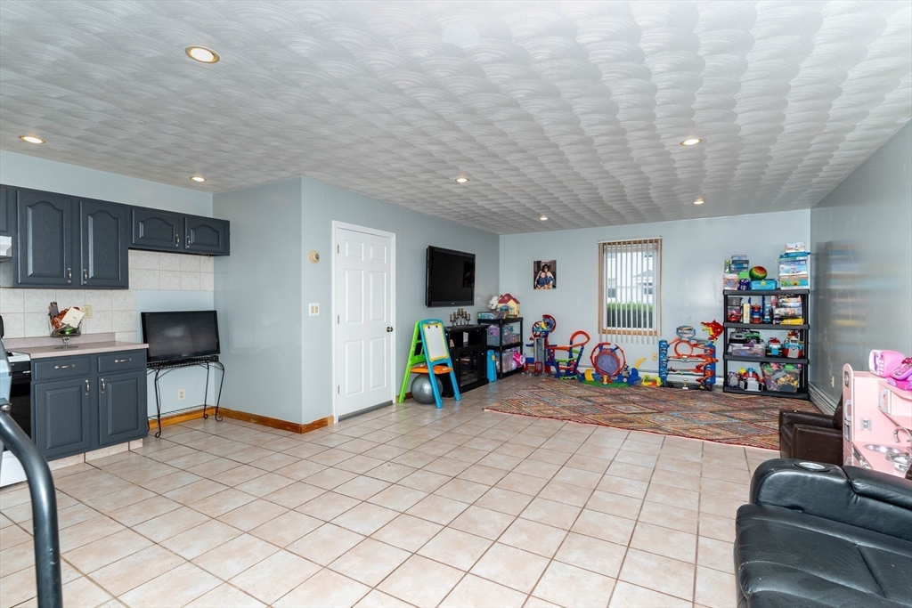 28 Price Pl Property Photo 16